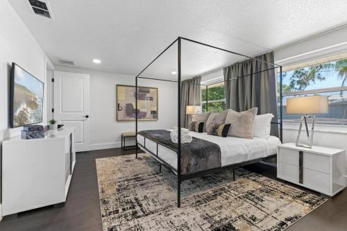 Luxury pool home near the beach! in Indian Shores