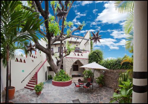 . Hotel Casa Blanca