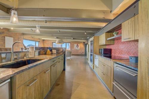 1600 KCM Penthouse Apartment in Cleveland, USA