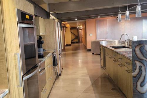 1600 KCM Penthouse Apartment in Cleveland, USA