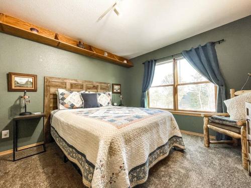 Trails End Mountain Escape w/ HOT TUB! in Woodland Park, USA