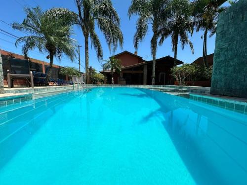 Casa com piscina em boraceia a 400 metros da praia