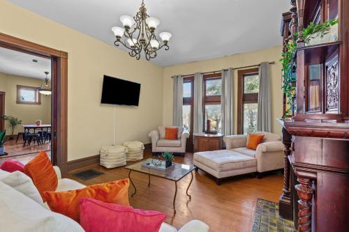 Luxurious and Convenient Rental Downtown - JZ Vacation Rentals