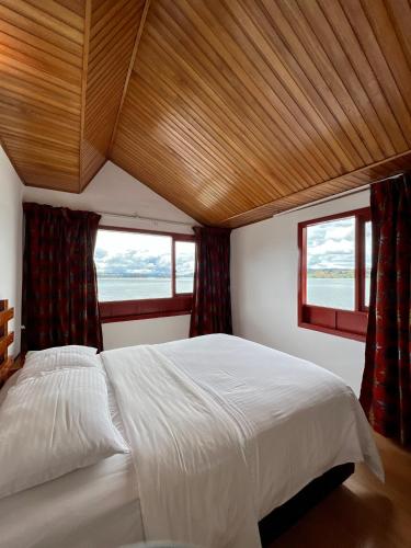 1 double bed, 1 twin bed