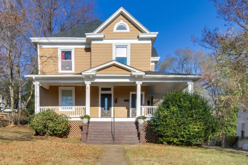 Cozy Roanoke Vacation Rental 2 Mi to Downtown! in 羅阿諾克