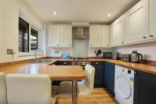 Dotări, Cross Cottage by YourStays - 2 Bedroom Cottage in Macclesfield in Macclesfield Central