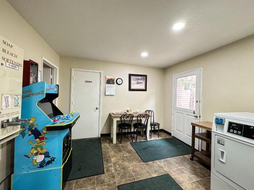 One-Bedroom Apartment image 10