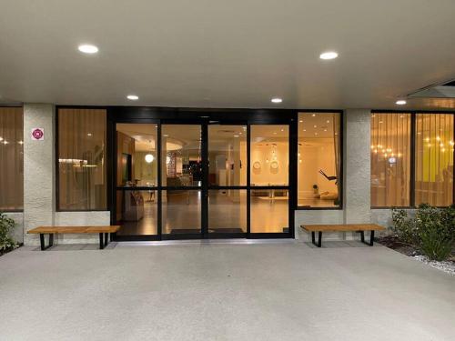 Cozy hotel with Super location near Disney