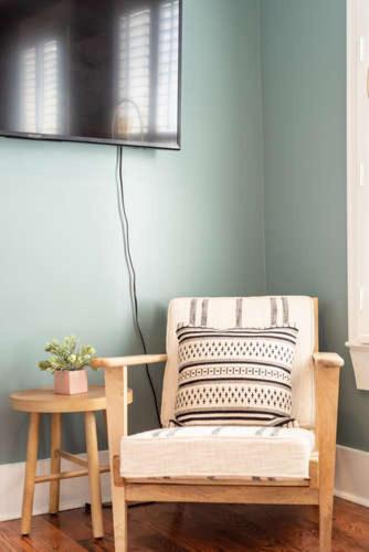 The Quarters on Spring The Quarters on Spring