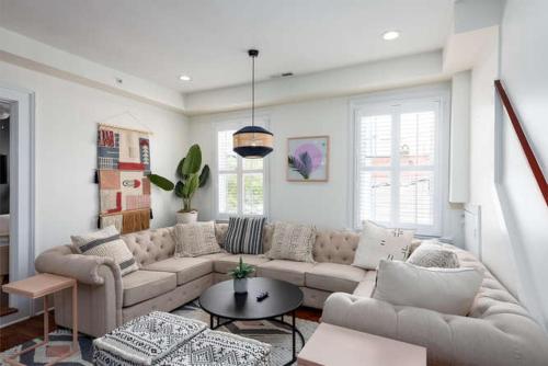 The Quarters on Spring The Quarters on Spring