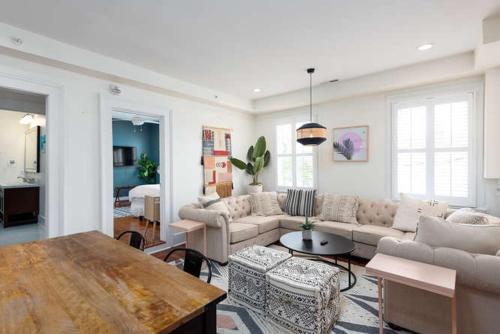 The Quarters on Spring The Quarters on Spring