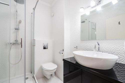 Beautiful three bedrooms apartment with free parking close to the Danube Coast - image 8
