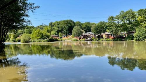 Rustic Fawn Lodge - Devon Holiday