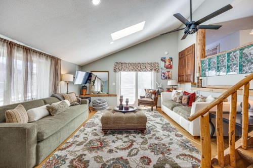 Vintage Larkspur Farmhouse with Yard and Gas Grill! in Larkspur, USA