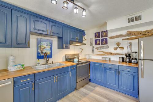 Classic Laguna Beach Condo -1 Block to Sand! - image 2