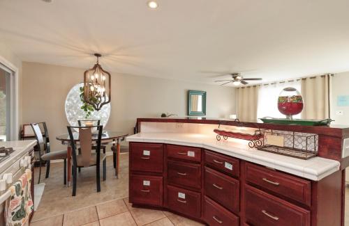 IVP Manor House By LAKE BEACH and NAVAL BASE in Deerfield (IL)