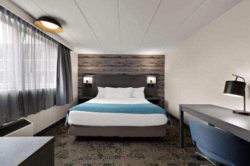 Best Western Parkway Hotel Toronto North Room Type - Cozy King Room