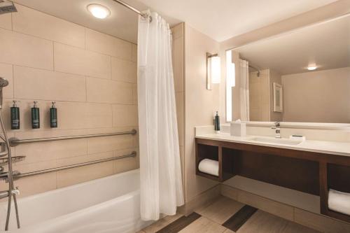 Hilton Naples - image 14