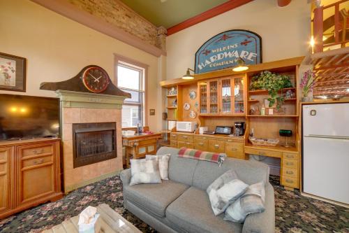 Historic Downtown Saugatuck Loft Apartment! - main image