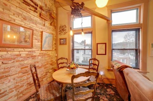 Historic Downtown Saugatuck Loft Apartment! - image 10