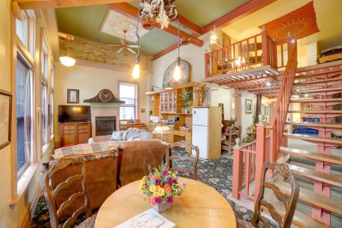 Historic Downtown Saugatuck Loft Apartment! - image 12