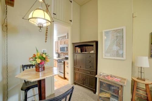 Historic and Updated Apt Less Than 4 Mi to Oval Beach! - image 13