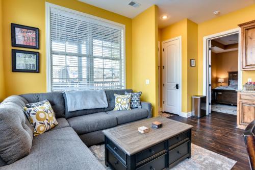 Branson Condo with Pool Near Silver Dollar City! in Branson, USA