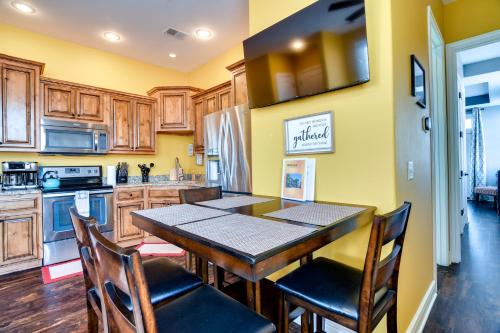 Branson Condo with Pool Near Silver Dollar City! in Branson, USA