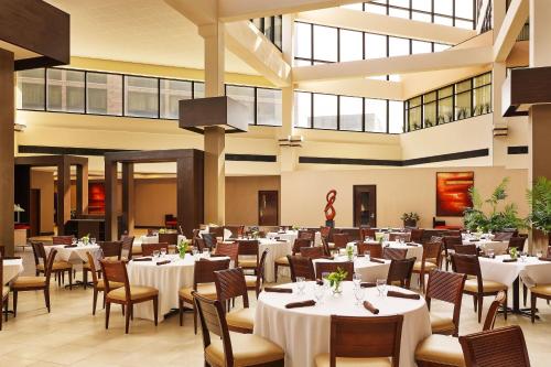 Sheraton Lisle Naperville Hotel