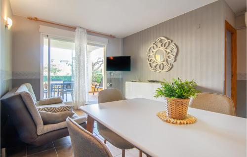 Nice Apartment In Xeraco With Kitchen