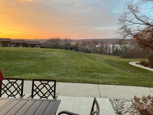 Newly Updated Modern, Spacious, and Cozy Condo- Right on the Lake! thumb 2