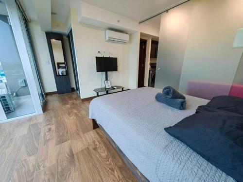 One-Bedroom Apartment image 9