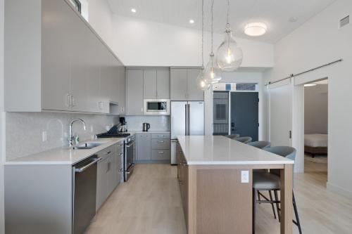 Beachfront Luxury Suite #21 at THE BEACH HOUSE in Campbell River (BC)