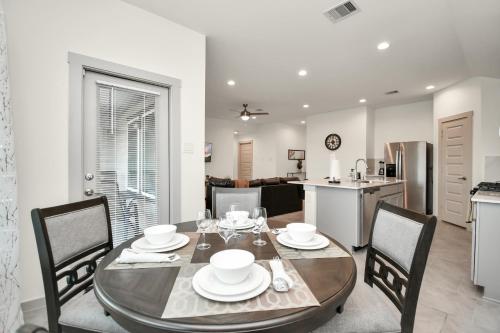 Exquisite 3 Bedroom Home In Katy - Katy, TX