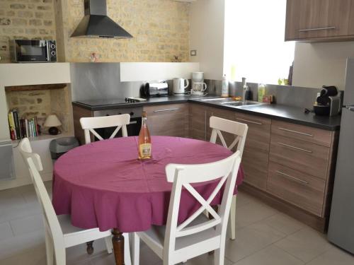 Charmante maison en pierre avec jardin clos, animaux acceptés - FR-1-653-91 (Charmante maison en pierre avec jardin clos, animaux acceptes - FR-1-653-91) in Montignac-Charente