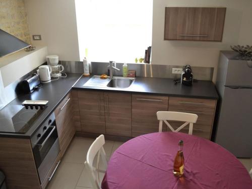 Charmante maison en pierre avec jardin clos, animaux acceptés - FR-1-653-91 (Charmante maison en pierre avec jardin clos, animaux acceptes - FR-1-653-91) in Montignac-Charente