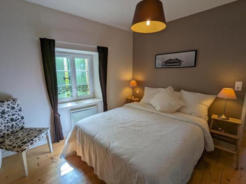 Charmante maison en pierre avec jardin clos, animaux acceptés - FR-1-653-91 (Charmante maison en pierre avec jardin clos, animaux acceptes - FR-1-653-91) in Montignac-Charente