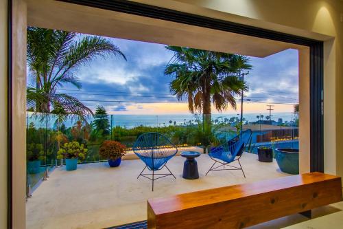Sunset Cliffs Modern Luxury Estate w Ocean Views, Oversized Spa, AC, Yard! in Sunset Cliffs