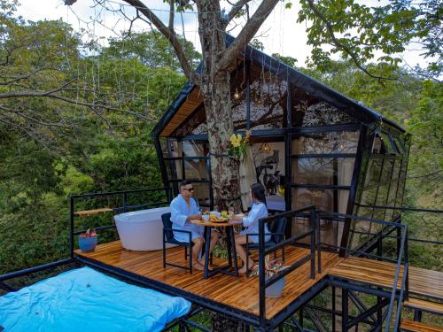 Tree House Glamping