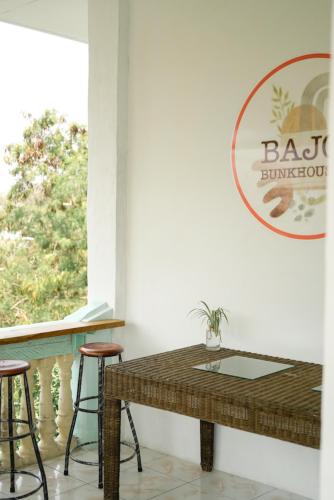 設施, 巴喬邦克豪斯 (Bajo Bunkhouse) in 下納閩