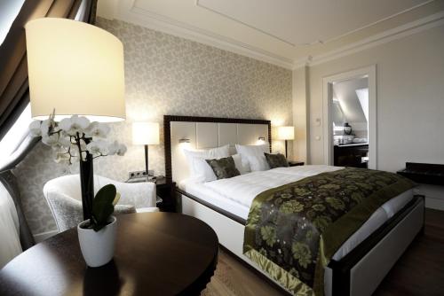 Kleiner Rosengarten Located in Mannheim City Center, Kleiner Rosengarten is a perfect starting point from which to explore Mannheim. The hotel offers a wide range of amenities and perks to ensure you have a great time. T