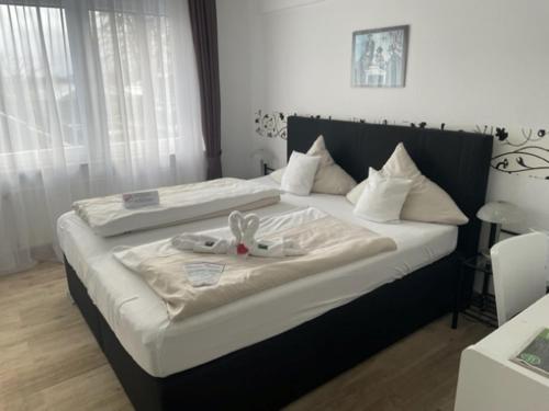 2 twin beds