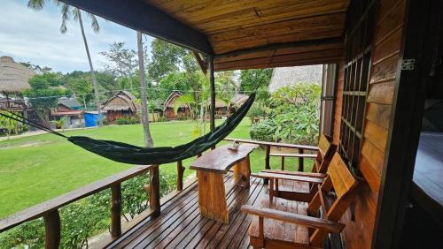 Eden Lanta Bungalow near Mays kitchen