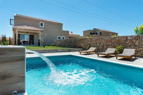 New luxury villa with swimming pool, sauna, near beach - by Traveler tourist agency Krk ID 2380 br 4