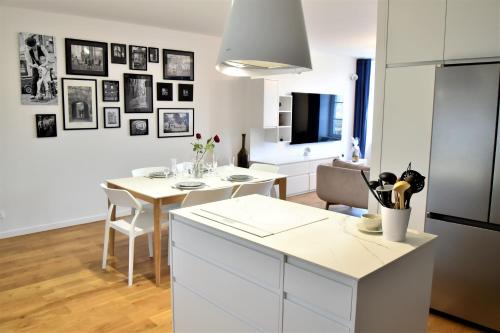 廚房, La Maison du Quai Triplex de charme 4 étoiles en hyper centre avec SPA (La Maison du Quai Triplex de charme 4 etoiles en hyper centre avec SPA) in 朗代爾諾