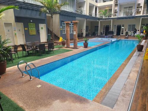 314 La Grande, Comfy studio with hotel amenities!