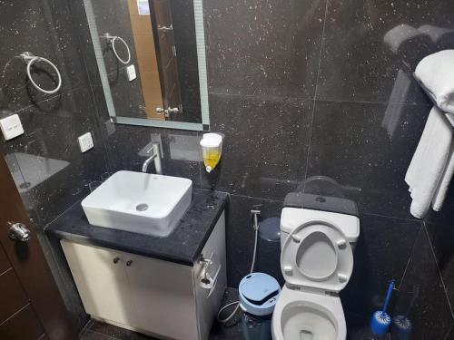 314 La Grande, Comfy studio with hotel amenities!