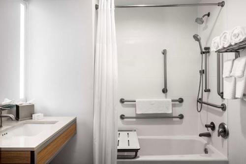 Hilton Garden Inn West Palm Beach Airport - image 6