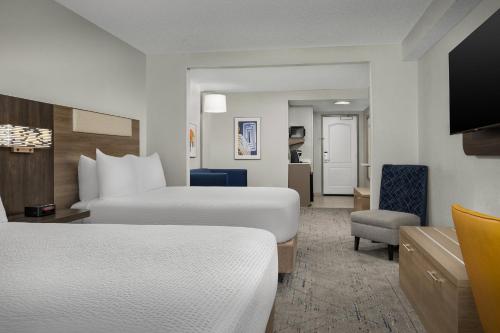 Holiday Inn Express Hotel & Suites Greensboro - Airport Area an IHG Hotel - image 9
