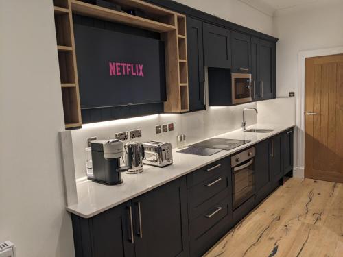 Modern aptmt, 2 Stops to Central London, Smart lock, Netflix 3